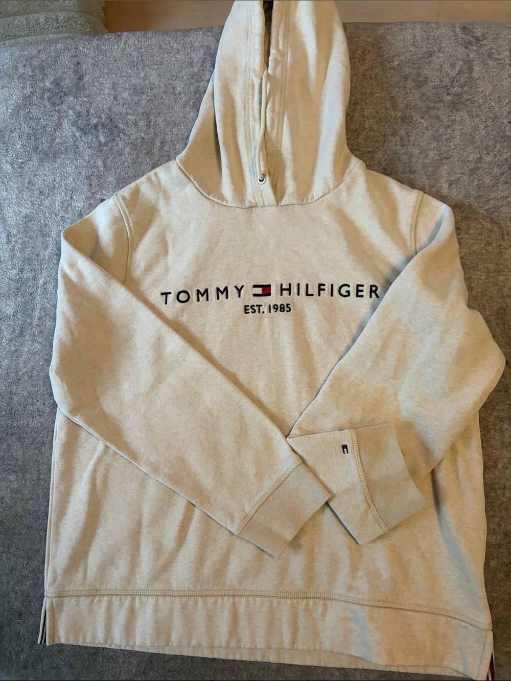 Tommy Hilfiger Cream Logo Hoodie Sweatshirt with Matching Sweat Joggers
